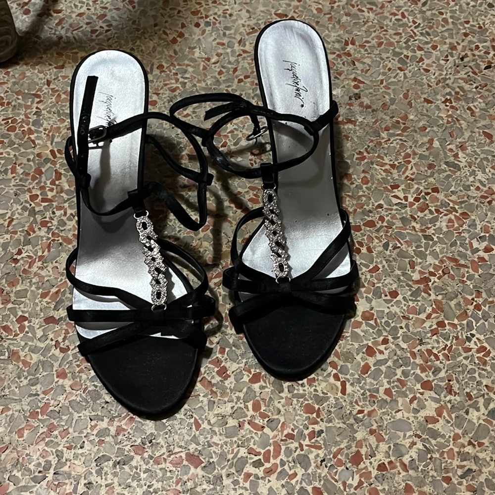 JACQUELINE FERRAR 9 1/2 black heels
